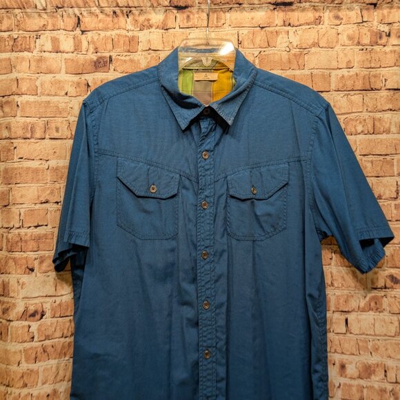 Ascend Short Sleeve Button Down Size Large - Picture 3 of 13